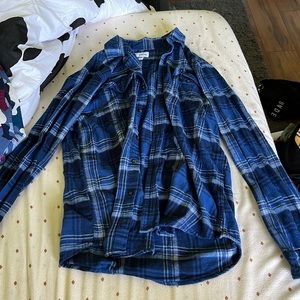 i am selling this gently used blue SONOMA flannel